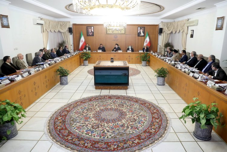 تاکید آیت‌الله رئیسی بر توجه به عدالت در پرداخت‌ها به کارکنان دولت/ پرداخت حقوق کارکنان دولت در سال آینده بر اساس میزان بهره‌وری صورت گیرد

