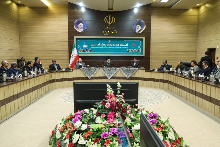 تحقق اقتصاد مقاومتی بر پایه دانش و تجربه جزو اولویت‌های جدی دولت مردمی است/ بسیاری از تولیدات صنعتی استان یزد نه تنها در منطقه بلکه در جهان نام‌آور است/ فعالان بخش خصوصی با هدف ارتقای بهره‌وری به همه بخش‌های اقتصادی وارد شوند
