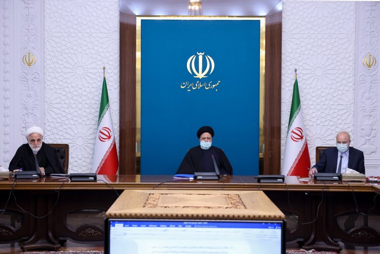 تصویب اختیارات درخواست شده از سوی بانک مرکزی برای مدیریت بازار ارز و کنترل تورم/ بررسی چگونگی تامین مالی طرح‌های پتروپالایشگاهی با هدف تسریع در اجرا
