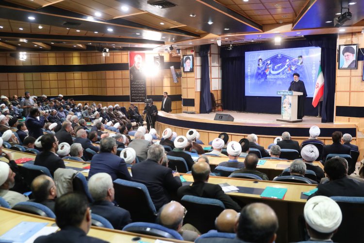 هیچ کدام دیگر از عطایای الهی به بشر به اندازه نماز در تعالی فرد و جامعه موثر نیست/ اقامه نماز در همه سطوح جامعه اسلامی راهکار جامعی برای برون‌رفت از مشکلات است/ نمازگزاران واقعی اهل کم‌کاری، فساد و روابط ناسالم اداری نیستند
