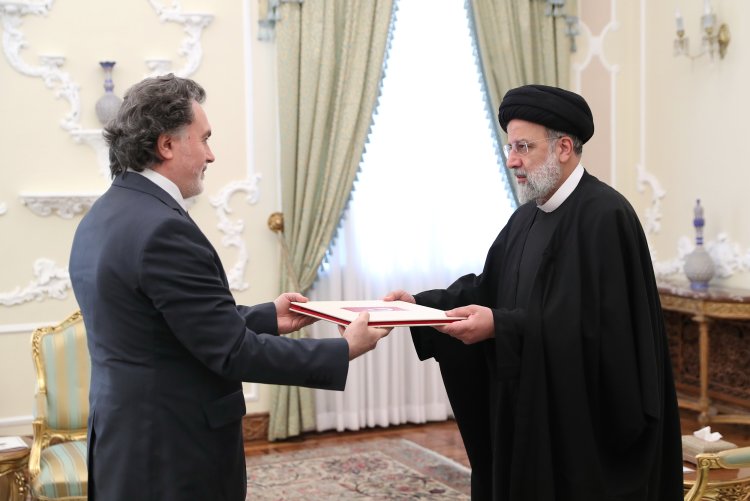 تقدیم استوارنامه سفیر ترکیه