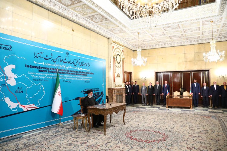 دکتر رئیسی: تثبیت جایگاه شایسته ایران در نظام بین‌الملل وظیفه ملی، تاریخی و الهی دولت مردمی است/ طرح‌های دولت برای ارتقای نقش‌آفرینی ایران در اقتصاد منطقه با جدیت دنبال خواهد شد/ پوتین: کریدور شمال-جنوب سهم مهمی در تأمین امنیت غذایی منطقه خواهد داشت/ تعاملات تهران–مسکو در چارچوب این پروژه عظیم، نشان‌دهنده سطح عالی روابط دو کشور است
