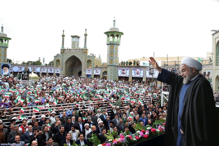  دولت پشتوانه خود را در قم می بیند/حوزه مستقل است و زیر پرچم هیچ حزب و جناحی نمی‌رود/رویکرد دولت نجات اقتصاد، احیای اخلاق و تعامل سازنده با جهان است/پایان مذاکرات و نتیجه توافق باید برداشتن همه تحریم‌ها باشد