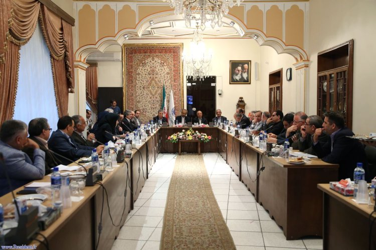  با شکسته شدن زنجیره‌های تحریم، باید شاهد بازارگشایی صادراتی در کشور باشیم/ تخلفات بانکی در کشور را نباید به هیچ‌عنوان تحمل کرد/ موسسات مالی و اعتباری غیرمجاز، مانع انضباط در سیستم بانکی کشور هستند