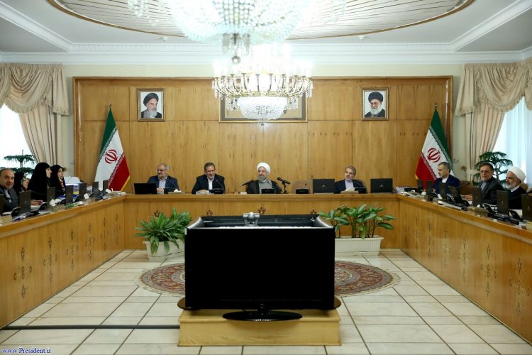 
استانداران قم و فارس تعیین شدند/ تشکر هیات دولت از استانداران پیشین