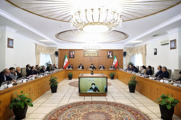 همه ارکان حاکمیت با تصمیمات و اقدامات سنجیده و گشودن گره‌ها به جامعه امید دهند/ اقناع افکارعمومی درباره ثمرات تغییر ساعت کار، امری موثر در همراهی مردم با اجرای آن است/ تبریک افتخارآفرینی ورزشکاران به‌ویژه بانوان مدال‌آور
