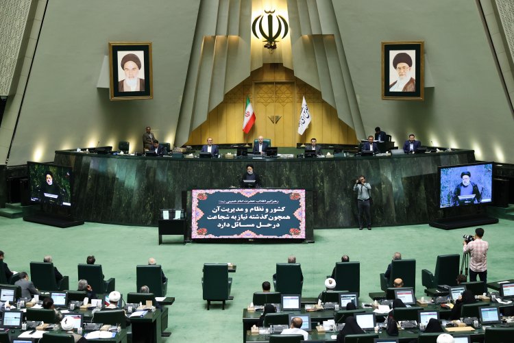 بهره‌گیری از تجربه 6 برنامه قبلی و توجه به ظرفیت‌های کشور در راستای حل مشکلات محور لایحه برنامه هفتم توسعه/ تدوین برنامه هفتم توسعه بر اساس قابلیت اجرا و نظارت و سنجش کیفیت اجرا/ مسئله‌محوری، نگاه به اولویت‌ها و مردم‌پایه بودن از محورهای لایحه برنامه هفتم توسعه
