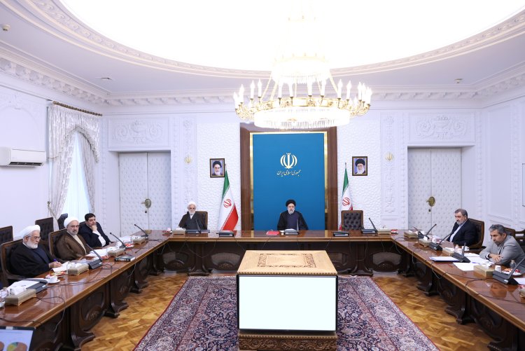 کاهش حقوق گمرکی تجهیزات و ملزومات پزشکی به یک درصد از ابتدای سال 1402/ تمدید مهلت تسلیم اظهارنامه‌های مالیاتی صاحبان مشاغل تا 10 تیر