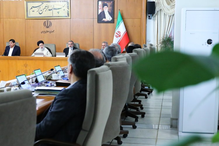 دولت تمام امکانات خود را برای تحقق 4 اصل مورد انتظار رهبر انقلاب در انتخابات پایان سال بکار خواهد گرفت/ تأکید بر تداوم تلاش‌های هماهنگ همه دستگاه‌ها برای ادامه روند کاهشی تورم/ قدردانی از تلاش‌ها و اقدامات مسئولان وزارت نیرو در مدیریت مصرف برق
