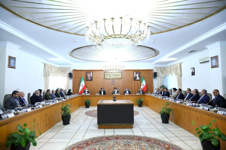 قدردانی از شکوه به یاد ماندنی حضور ارزشمند مردم در جشن بزرگ غدیر/ برگزاری مردمی مناسک وحدت‌بخشی همچون جشن غدیر الگوی مناسبی برای مسئولان است/ از هر اقدامی که پیام آن به جامعه، حتی احتمال وجود اختلاف میان قوا باشد، پرهیز شود