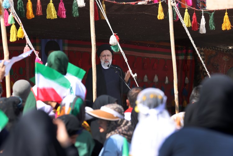 اینکه امام راحل عشایر را ذخایر انقلاب دانستند، تعارف نبوده و برای ما مسئولیت‌آفرین است/ تصمیمات خوبی برای مدیریت آب، تامین پنل‌های خورشیدی و خرید تضمینی محصولات عشایر و روستائیان اتخاذ شده است/ عشایر همواره در دفاع از انقلاب حضور موثری داشته‌اند