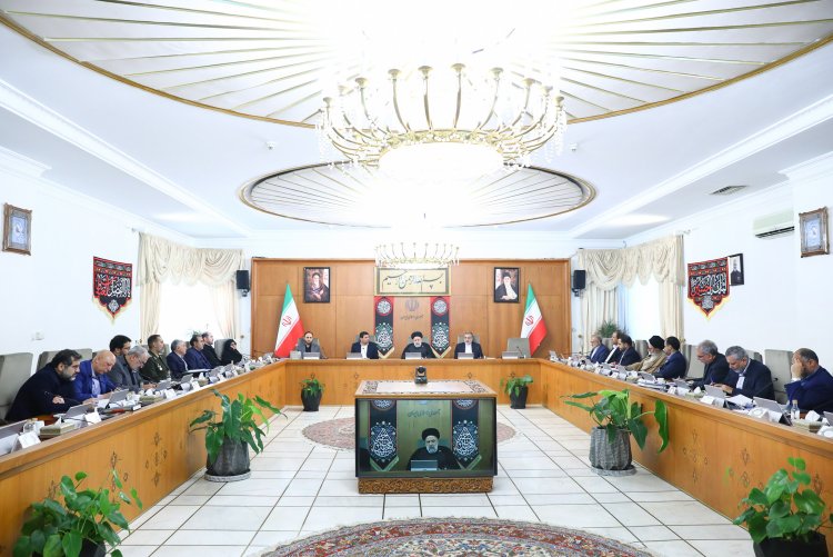نگاه امیدوارانه، تحول‌خواه و روحیه جهادی و انقلابی مسئولان متضمن حل مشکلات کشور است/ گرفتار شدن در هر حاشیه‌ای که مدیران را از خدمت به مردم بازدارد یک خطای راهبردی است/ ‌اقدامات، خدمات و دستاوردهای دولت طی دو سال گذشته شایسته تبیین و تنویر برای افکار عمومی است