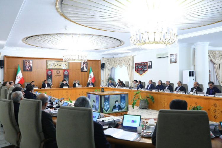 آزادسازی بخشی از منابع ارزی، جلوه‌ای از دستاوردهای دیپلماسی عزتمندانه در مقابل دیپلماسی ملتمسانه بود/ همه منابع ارزی آزاد شده صرف پشتیبانی از رونق تولید خواهد شد/ پاسداشت سالروز ورود آزادگان سرافراز و پیروزی رزمندگان مقاومت در جنگ 33 روزه
