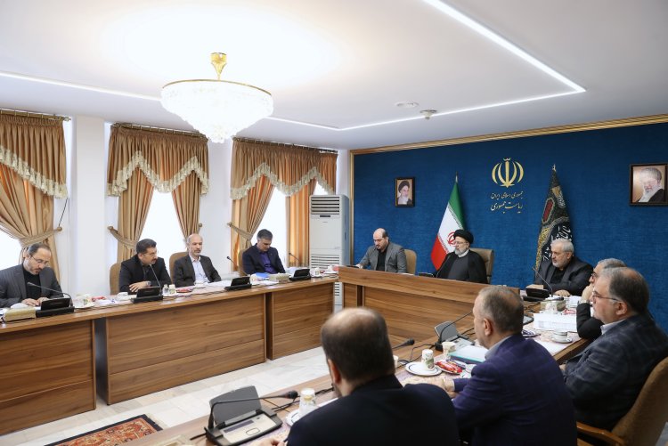 مدیران 5 شرکت تولیدی،‌ صنعتی و تعاونی مشکلات خود را با رئیس جمهور مطرح کردند/ دکتر رئیسی: بروکراسی اداری یکی از موانع جدی بر سر راه تولید است/ یکی از ملزومات حل مسائل کشور اکتفا نکردن به بیان مشکل و مواجه میدانی برای حل آنهاست
