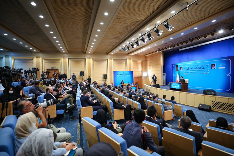 رسانه‌ها همواره دولت را در ایجاد ارتباطی دوسویه با مردم یاری کرده‌اند/ با تغییر گفتمانی که صورت گرفت توانستیم بر مشکلات آغاز فعالیت دولت غلبه کنیم/ ظرفیت‌های اقتصاد ایران در تعامل با اقتصادهای بزرگ در ائتلاف‌هایی نظیر شانگهای و بریکس رشد خواهد کرد/ وعده‌های انتخاباتی داده شده را به یاد دارم و به آن وفادار خواهم بود