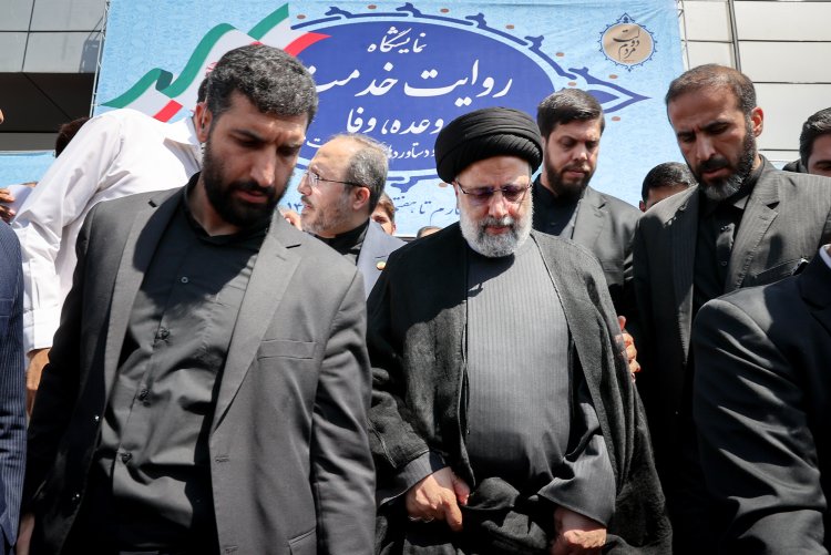 بازدید سرزده دکتر رئیسی از نمایشگاه «روایت خدمت»/ قضاوت درباره عملکرد دو ساله دولت با مردم است