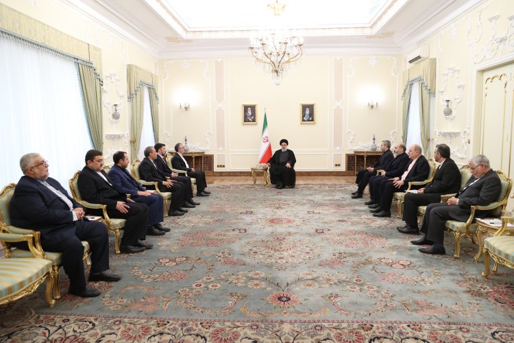 سفرا نقش موثری در زمینه‌سازی برای بهره‌گیری از ظرفیت‌های کشور دارند/ تاکید بر تلاش دستگاه دیپلماسی برای اجرایی شدن اسناد و توافقات با دیگر کشورها/ ضرورت استفاده از ظرفیت‌های سازمان‌های منطقه‌ای نظیر شانگهای، اتحادیه اوراسیا و بریکس