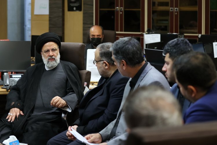 بازدید سرزده رئیس جمهور از مرکز شبانه‌روزی مبارزه با مفاسد نهاد ریاست جمهوری/ دکتر رئیسی: کار این مرکز جلوه‌ای از مردمی‌سازی مبارزه با فساد در دولت مردمی محسوب می‌شود/ اعلام مصادیق فساد بدون برخورد یا بیان نتایج پیگیری، از آسیب‌های مبارزه با فساد است
