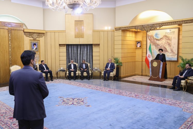 تبیین مواضع و تامین ارزش‌ها و منافع ایران اسلامی دو موضوع محوری برنامه‌های سفر به نیویورک بود/ ارزش‌های نظام در عداد منافع ماست و کسانی که به این نکته توجه نمی‌کنند گاهی خود در جهت حفظ منافع دیگران قرار می‌دهند/ جمهوری اسلامی با تکیه بر دستاوردها و تاکید بر ارزش‌ها دنبال گسترش همکاری با همه دنیاست