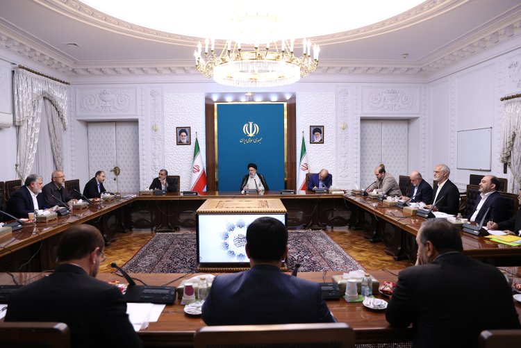 ایجاد کارگروهی برای بررسی تمرکززدایی و چگونگی واگذاری برخی اختیارات لازم به استانداران/ صدور دستورات لازم برای تسریع در رفع موانع مولدسازی و تعیین تکلیف منابع خارج از اختیار استانداران/ تاکید بر عزل سریع برخی مدیران ناکارآمد
