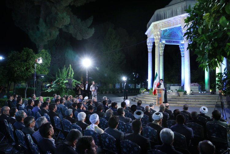 حافظ بهترین جلوه پیوند اسلام با فرهنگ و رسوم ایرانی است/ هیچ تقابلی میان نمادهای تمدنی، فرهنگی و دینی ایران نیست/ میراث‌های فرهنگی کشور باید به صورت هیئت امنایی اداره شوند
