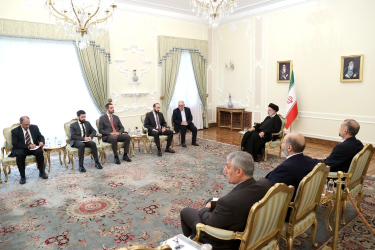 دکتر رئیسی: ایران با توجه به جایگاه اثرگذار خود آماده کمک به حل و فصل اختلافات آذربایجان و ارمنستان است/ تأکید میرزویان بر ضرورت برقراری دیدارها و گفتگو میان کشورهای منطقه در برهه حساس فعلی با محوریت ایران
