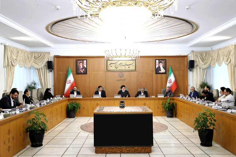 سازمان برنامه با واقعی‌کردن درآمدها و مصارف، جلوگیری از کسری بودجه را مورد توجه ویژه قرار دهد/ اعضای دولت نظرات تکمیلی خود را برای تقویت بودجه به سازمان برنامه ارائه کنند/ بمباران وحشیانه اردوگاه جبالیا در غزه با مشارکت مستقیم آمریکا لکه ننگ دیگری در فهرست جنایات صهیونیست‌ها و حامیان آنهاست