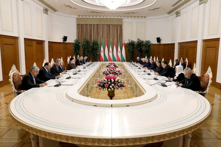 دکتر رئیسی: اشتراکات متعدد تاریخی و تمدنی میان ایران و تاجیکستان زمینه مناسبی برای گسترش روابط فیمابین است/ به‌عنوان دو کشور مسلمان موظف به تلاش برای خاتمه دادن به ظلم تاریخی به فلسطینیان هستیم/ تاکید امامعلی رحمان بر ضرورت تلاش برای برقراری آتش‌بس فراگیر در غزه
