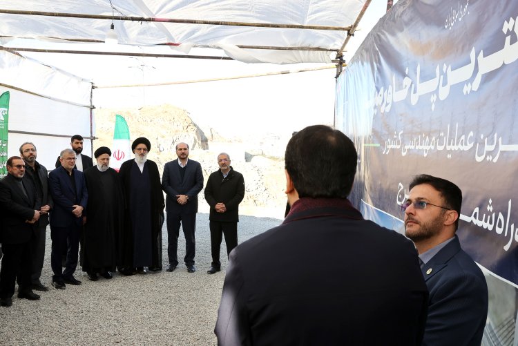 بازدید دکتر رئیسی از پروژه بزرگراه شمالی کرج و احداث بزرگ‌ترین پل غرب آسیا
