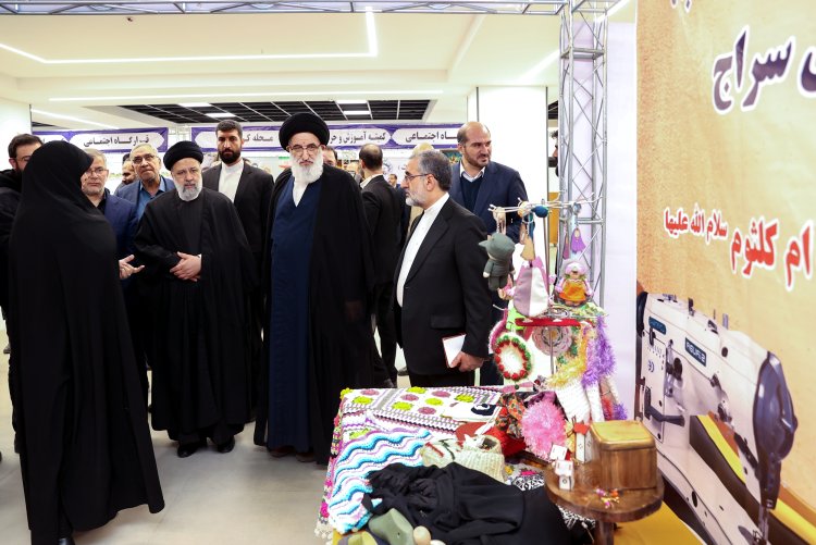 دکتر رئیسی از نمایشگاه فعالیت‌ها و دستاوردهای قرارگاه اجتماعی استان البرز بازدید کرد