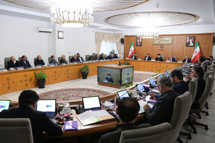 تاکید دکتر رئیسی بر ضرورت همکاری کامل دستگاه‌ها با سازمان پدافند غیرعامل/ گزارش رئیس بانک مرکزی از تداوم کاهش رشد نقدینگی و پایه پولی/ تشریح برخی دستاوردهای فرهنگی دولت از سوی وزیر فرهنگ و ارشاد اسلامی