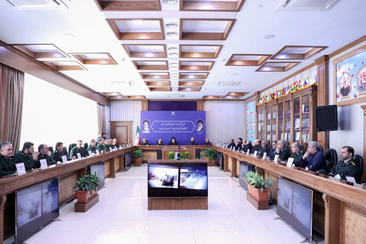 هنر بزرگ قرارگاه خاتم‌الانبیاء (ص) تلفیق تلاش مخلصانه با تخصص، دانش و کار علم پایه است/ تبیین اقدامات این قرارگاه به عنوان نماد و نمود کارآمدی، توانمندی و قدرت کشور برای مردم امیدآفرین است/ 5 توصیه مهم رئیس جمهور برای ارتقای کمی و کیفی عملکرد قرارگاه خاتم‌الانبیاء (ص)