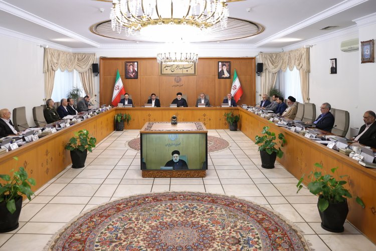 فهم مکتب شهید سلیمانی و تلاش برای تحقق اهداف آن از ضرورت‌های تجلیل از چنین شخصیت‌هایی است/ تاکید بر تسریع در پرداخت وام ازدواج افراد در صف دریافت تسهیلات/ گزارش وزیر بهداشت از رکوردشکنی مشارکت مردم در پویش سلامت

