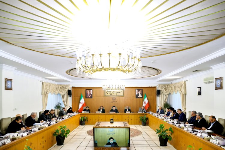 دستور دکتر رئیسی به مسئولان برای رسیدگی فوری و جدی به امور خانواده شهدای کرمان/ گزارش رئیس سازمان اداری و استخدامی از تلاش برای اجرای عدالت در جذب نیروی انسانی دستگاه‌های اجرایی/ تشریح آخرین وضعیت میدانی جنگ در غزه از سوی وزیر امور خارجه
