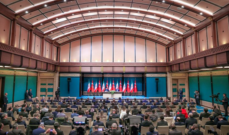 اراده مسئولان ایران و ترکیه بر ارتقا و جهش در روابط به‌ویژه در بخش تجاری و اقتصادی است/ تنها راه ایجاد ثبات و امنیت در منطقه همکاری کشورهای منطقه در مبارزه با تروریسم است/ ایران و ترکیه در حمایت از فلسطین، احقاق حقوق فلسطینیان و رفع اشغالگری 75 ساله علیه ملت فلسطین توافق دارند/ اجرای توافقات صورت گرفته در شورای عالی همکاری‌ها تأمین‌کننده منافع دو کشور و دو ملت است