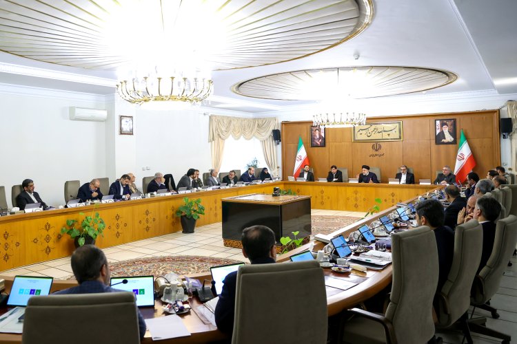 مکلف شدن اعضای دولت از سوی دکتر رئیسی به ارائه برنامه‌های مدون با زمان‌بندی مشخص برای پیگیری رهنمودهای رهبری در دیدار فعالان اقتصادی/ گزارش رئیس بانک مرکزی از کنترل نرخ رشد نقدینگی، نرخ رشد پایه پولی و رشد مثبت خالص دارایی‌های خارجی/ وزیر امور خارجه: آمریکا زبان تهدید و فرافکنی را متوقف کند؛ پاسخ ایران در شرایط تهدید، قاطع و فوری است
