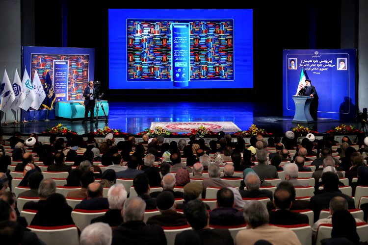 کتاب وسیله انتقال علم، فرهنگ، ادب، هنر و احوال پیشینیان به عصرها و نسل‌ها است/ فضای دیجیتال را باید وسیله‌ای برای رونق بخشیدن به کتاب و کتاب‌خوانی دید/ ضرورت قلم زدن در عرصه آثار تمدنی ایران اسلامی برای عموم ملت‌ها، فرهنگ‌ها، زبان‌ها و گویش‌ها