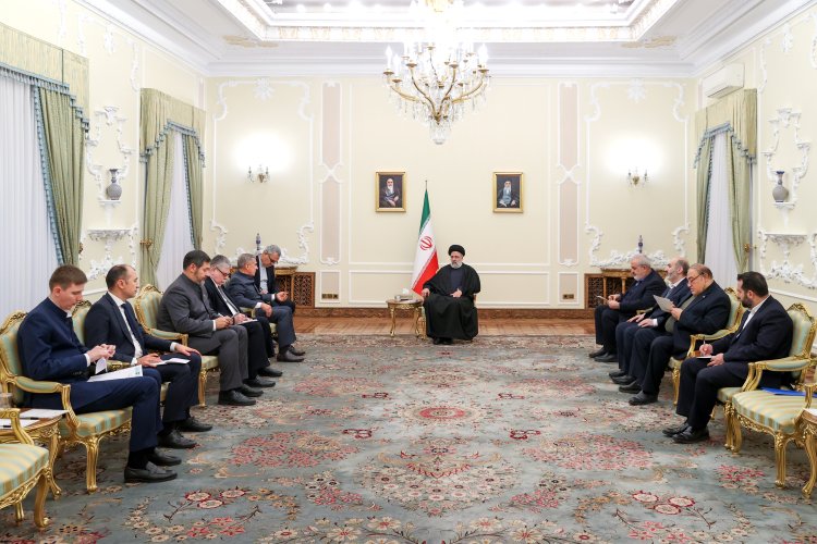 دکتر رئیسی: اجرای موافقتنامه اقتصادی کشورهای اوراسیا زمینه‌ای مناسب برای گسترش بیش از پیش روابط ایران و روسیه و تاتارستان است/ برای گسترش روابط اقتصادی با همه جمهوری‌های ذیل فدراسیون روسیه آمادگی کامل داریم/ قدردانی رئیس جمهوری تاتارستان از توجه دکتر رئیسی به تقویت روابط و همکاری‌های منطقه‌ای