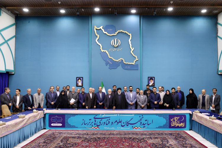 حوزه علم و فناوری از جمله بخش‌های مورد طمع دشمن برای عقب نگه‌داشتن ایران است/ تخصیص منابع به فعالیت‌های علمی متناسب با ارزیابی اقدامات و دستاوردها انجام شود/ کمک به رفع موانع ناشی از بروکراسی در مسیر فعالیت‌های علمی از وظایف کارگزاران دولت است