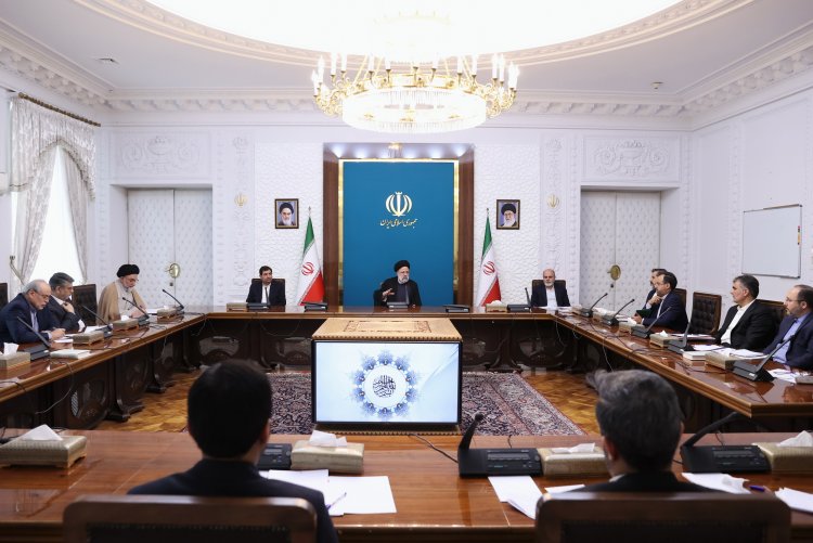 تاکید دکتر رئیسی بر ضرورت تلاش و همکاری بیشتر همه بخش‌ها برای تقویت ثبات و آرامش بازار/ هم‌افزایی بخش‌های رسانه‌ای دستگاه‌های دولتی برای اطلاع‌رسانی به مردم
