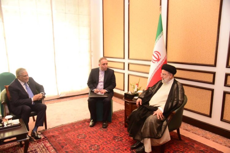 دکتر رئیسی: روابط ایران و پاکستان فراتر از همسایگی و متکی بر برادری و روابط قلبی عمیق و تاریخی است/ اسحاق‌دار: امت اسلامی به رهبرانی همچون رهبر جمهوری اسلامی ایران نیاز دارد
