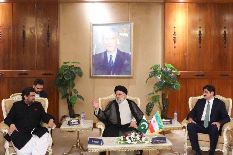 دکتر رئیسی: توسعه همکاری با کشورهای همسایه و مسلمان بویژه پاکستان از اولویت‌های سیاست خارجی جمهوری اسلامی ایران است/ امیدوایم توافقات حاصل شده در این سفر با پیگیری مقامات دو طرف هرچه سریع‌تر اجرایی شود