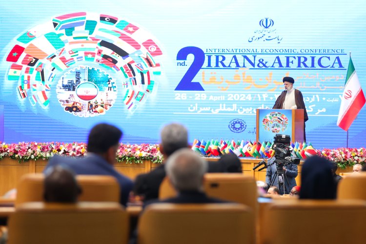 برگزاری اجلاس همکاری‌های اقتصادی ایران و آفریقا نماد اراده طرفین برای گسترش روابط اقتصادی است/ شناخت ظرفیت‌های متقابل و شناخت و تلاش برای رفع موانع گام‌های اساسی برای تحقق اقتصاد مکمل میان ایران و آفریقا/ توانمندی‌های فنی و مهندسی ایران و منابع کشورهای آفریقایی زمینه مناسبی برای همکاری فیمابین هستند

