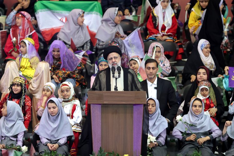 جمهوری اسلامی دختران و زنان را محور خانواده و دارای نقش موثر اجتماعی می‌داند/ با افتخار می‌گویم که همه دختران ایران عزیز را دوست دارم
