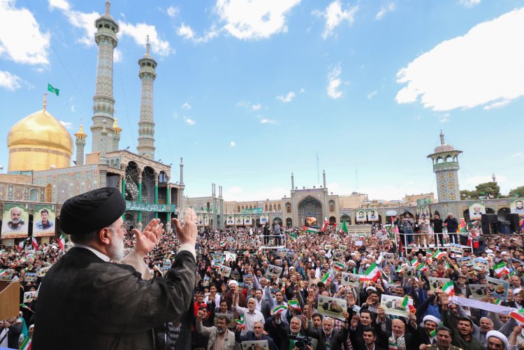 قم به برکت وجود حضرت معصومه (س) به مرکز نشر معارف اسلامی تبدیل شده است/ باور داریم اداره موفق کشور بر مبنای عقلانیت انقلابی ممکن خواهد بود نه دیپلماسی التماسی