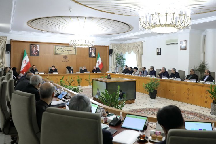 تاکید دکتر مخبر بر اطلاع‌رسانی شایسته از دستاوردهای دولت به خصوص در حوزه دیپلماسی/ تیز‌بینی و اشراف شهید رئیسی در تشخیص اهم و مهم بودن مسائل عامل اصلی پیشرفت کارها/ گزارش وزیر نفت از تکمیل فاز 13 پارس جنوبی و جمع‌آوری 4.5 میلیون مترمکعب گاز مشعل
