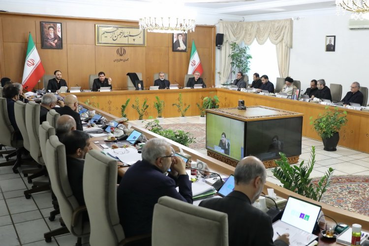 تاکید دکتر مخبر بر تداوم خدمت‌گزاری خالصانه و بی‌منت به مردم به عنوان یادگار رئیس جمهور شهید تا آخرین روز فعالیت دولت/ قدردانی از تدابیر صدا و سیما برای پوشش مطلوب و موثر رخدادهای انتخاباتی/ گزارش وزیر نفت از انعقاد 2 میلیارد دلار قرارداد نفتی با شرکت‌های داخلی