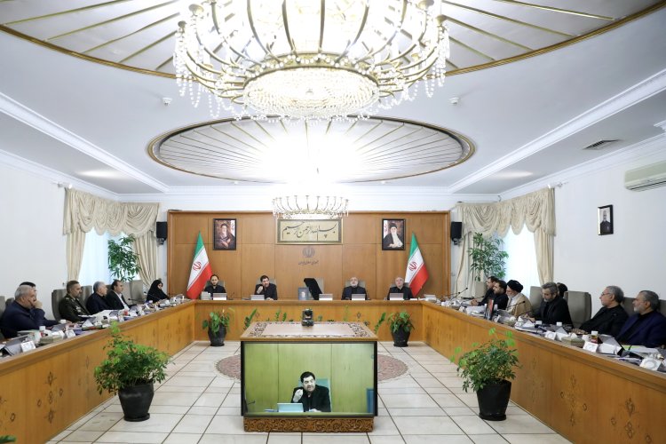تاکید دکتر مخبر بر جلوگیری از ایجاد هر گونه تعلل و خلل در مسیر خدمت‌رسانی/ تشریح گزارش بانک جهانی از کسب رتبه اول رشد اقتصادی ایران در منطقه از سوی رئیس بانک مرکزی/ گزارش وزرای راه و نیرو از آمارهای ساخت مسکن و بخش آب و برق
