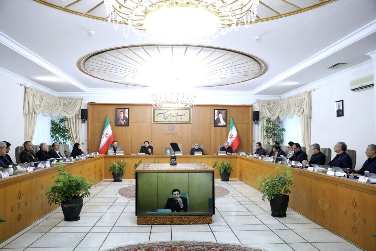 دکتر مخبر: خدمات شهید رئیسی به کشور با سیاه‌نمایی‌ها قابل خدشه و انکار نیست/ شرایط آرام و با ثبات امروز کشور مرهون ریل‌گذاری‌های اصولی و خدمات شهید رئیسی در سراسر کشور است/ گزارش وزیر اقتصاد از تراز تجاری مثبت 11 میلیارد دلاری کشور در فصل بهار