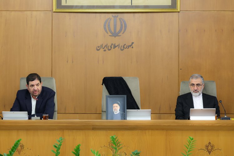 قدردانی دکتر مخبر از عملکرد وزرای نیرو و نفت در مدیریت توامان تولید و مصرف/ گزارش وزیر نفت از آغاز اجرای سه طرح مرتبط با مدیریت مصرف انرژی/ واکنش سه تن از اعضای کابینه به طرح مطالب دروغ نسبت به عملکرد دولت مردمی
